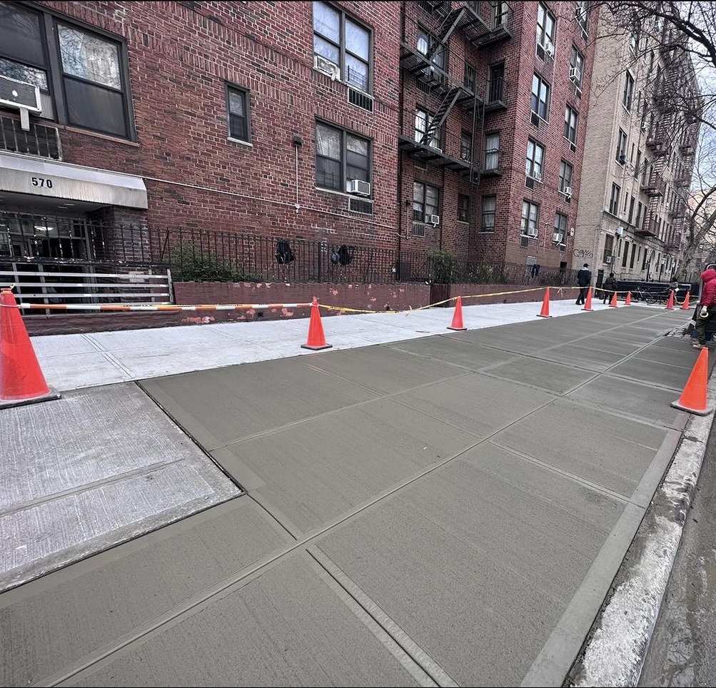 Concrete sidewalk. New concrete sidewalk.
                                        