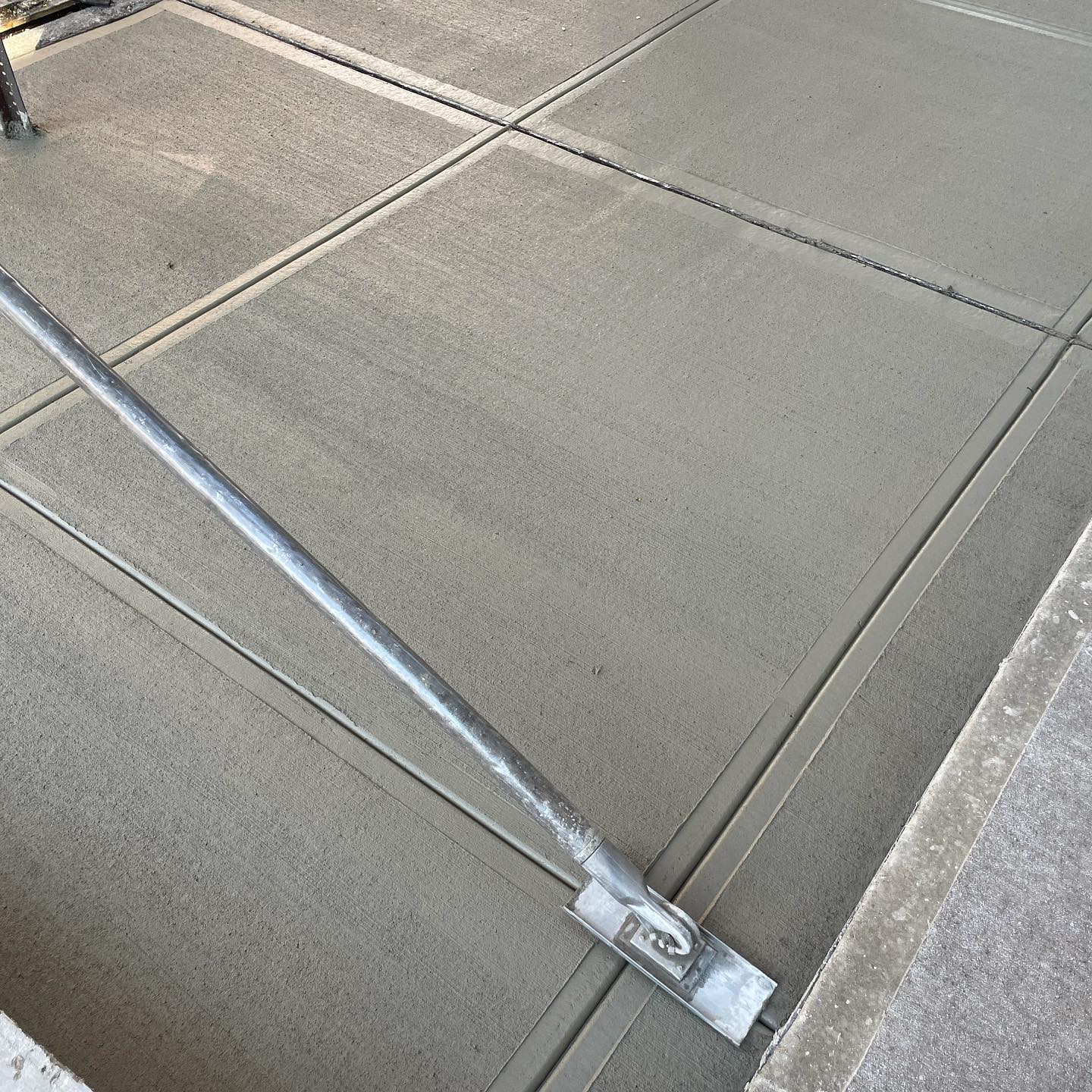 Concrete sidewalk. New concrete sidewalk.
                                        
