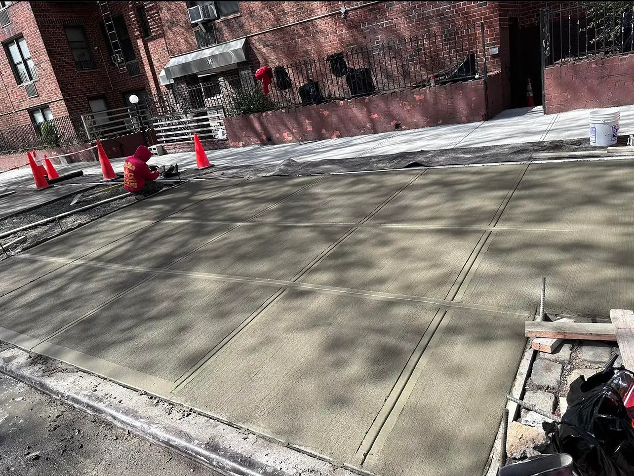 Concrete sidewalk. New concrete sidewalk.
                                        